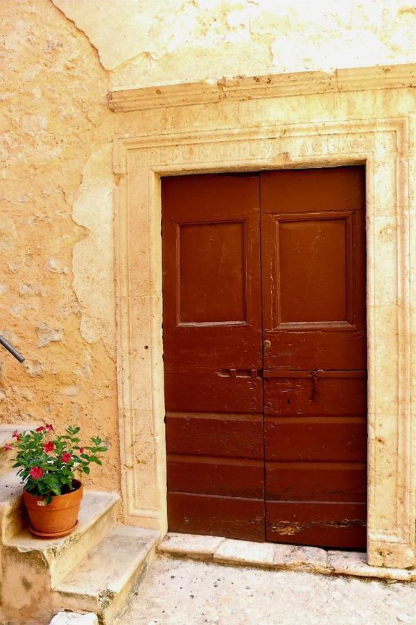 Twins' Historical Apartment Trevi Exterior photo